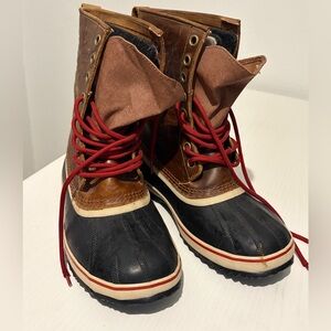Sorel Men's Black and Brown Lace-Up Boots with Red Accents